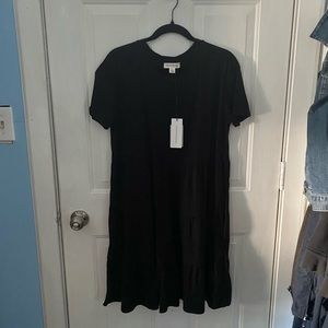 Treasure & Bond black tiered knee-length casual dress - Medium